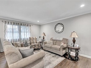 35 Delwood Rd in Stratford, CT - Foto de edificio - Building Photo