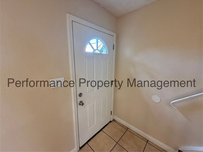 1108 McDonald Way in Bakersfield, CA - Building Photo - Building Photo