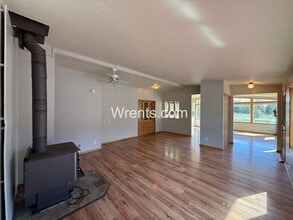 26808 W Tucker Prairie Rd in Cheney, WA - Building Photo - Building Photo