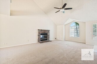 8840 N Barton Ave in Fresno, CA - Building Photo - Building Photo