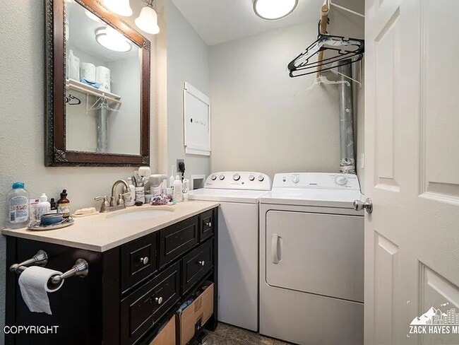 8512 Boundary Ave in Anchorage, AK - Building Photo - Building Photo