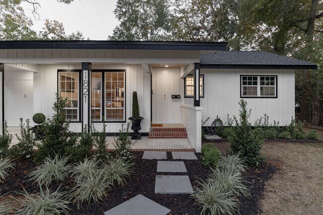 1821 Jackson Bluff Rd in Tallahassee, FL - Building Photo - Building Photo