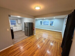 407 W Stimpson Ave in Linden, NJ - Building Photo - Building Photo