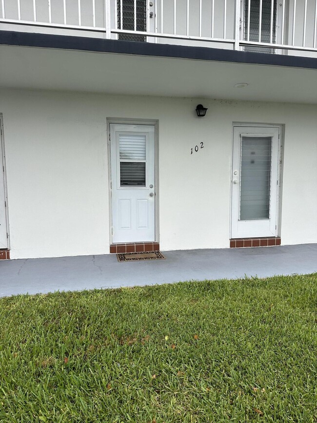 1113 Lake Terrace in Boynton Beach, FL - Building Photo - Building Photo