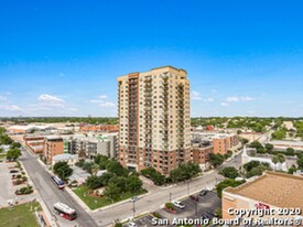 215 Center St in San Antonio, TX - Building Photo