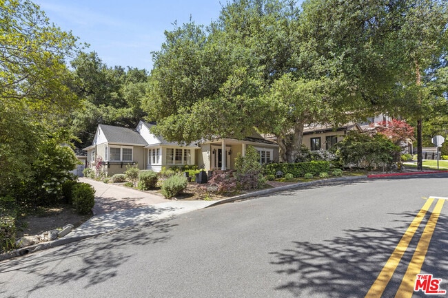 1600 Hillside Dr in Glendale, CA - Building Photo - Building Photo
