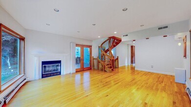 87 Woodward St in Newton, MA - Building Photo - Building Photo