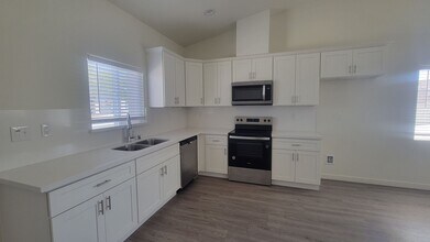 5005 Poppyseed St-Unit -5005 Poppyseed St Unit A in Bakersfield, CA - Building Photo - Building Photo