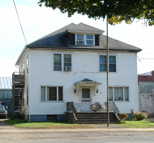 648-650 W Main St in Bloomsburg, PA - Foto de edificio - Building Photo