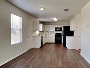 1039 Mazourka Dr in Arlington, TX - Building Photo - Building Photo