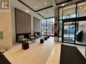 8-2218 Wellesley St W in Toronto, ON - Building Photo - Building Photo
