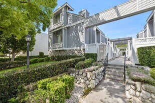 111 S Sierra Madre Blvd in Pasadena, CA - Building Photo