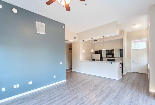 Tenth & College Village in Bloomington, IN - Foto de edificio - Building Photo