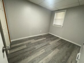 37 Lake St in Webster, MA - Foto de edificio - Building Photo