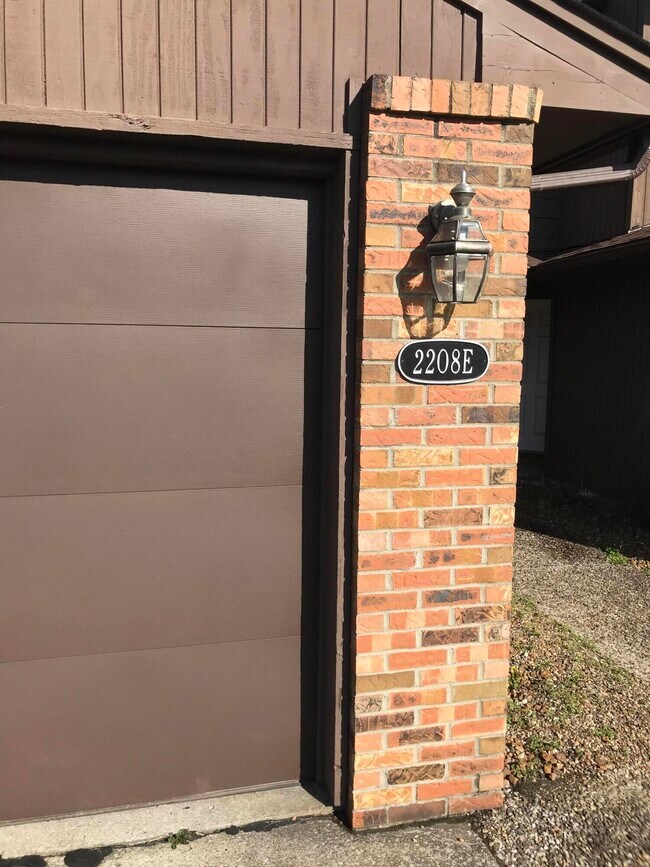 property at 2208 Bushnell Dr