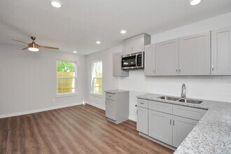 7413 Shotwell St in Houston, TX - Building Photo - Building Photo