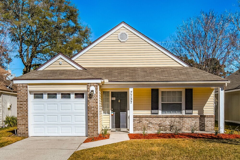 7737 Manassas Ct E in Jacksonville, FL - Building Photo