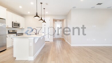1709 Hilltop Dr in Dundee, FL - Building Photo - Building Photo