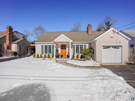 24 King St in Stamford, CT - Building Photo