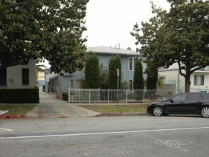 1734 Winona Blvd in Los Angeles, CA - Building Photo - Building Photo