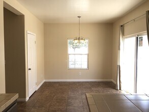 2100 Boyington Way in Bakersfield, CA - Building Photo - Building Photo
