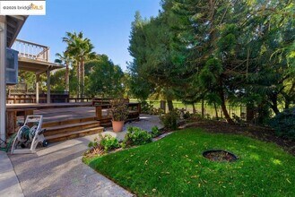 2250 Prestwick Dr in Discovery Bay, CA - Foto de edificio - Building Photo