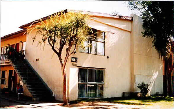 610 N Pauline St in Anaheim, CA - Foto de edificio - Building Photo