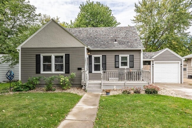 property at 2801 S Duluth Ave
