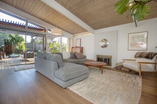 1012 Las Gallinas Ave in San Rafael, CA - Building Photo