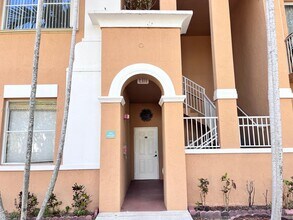 17710 NW 73rd Ave in Hialeah, FL - Building Photo - Building Photo