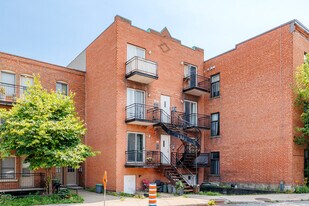 4568A Saint-Antoine Rue O in Montréal, QC - Building Photo