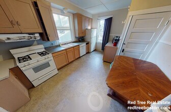 24 Dearborn Rd, Unit 2 in Somerville, MA - Foto de edificio - Building Photo