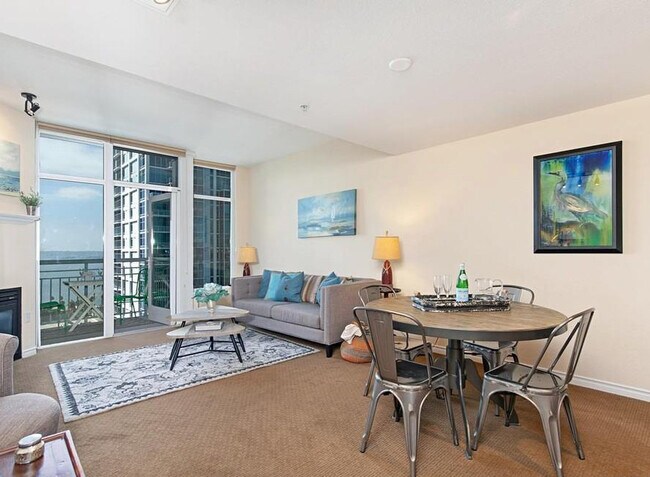1240 India St, Unit 1906 in San Diego, CA - Foto de edificio - Building Photo
