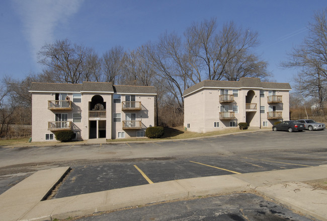 Edgewood Apartments in Independence, MO - Building Photo - Building Photo