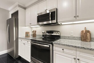 1 Huntington Ave, Unit 504 in Boston, MA - Foto de edificio - Building Photo