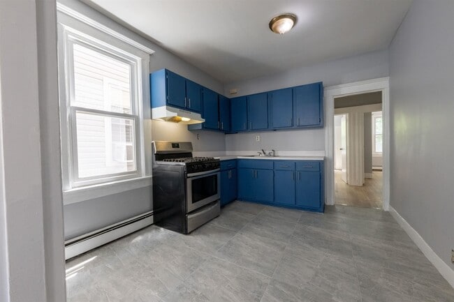 229 Bidwell Ave in Jersey City, NJ - Building Photo - Building Photo