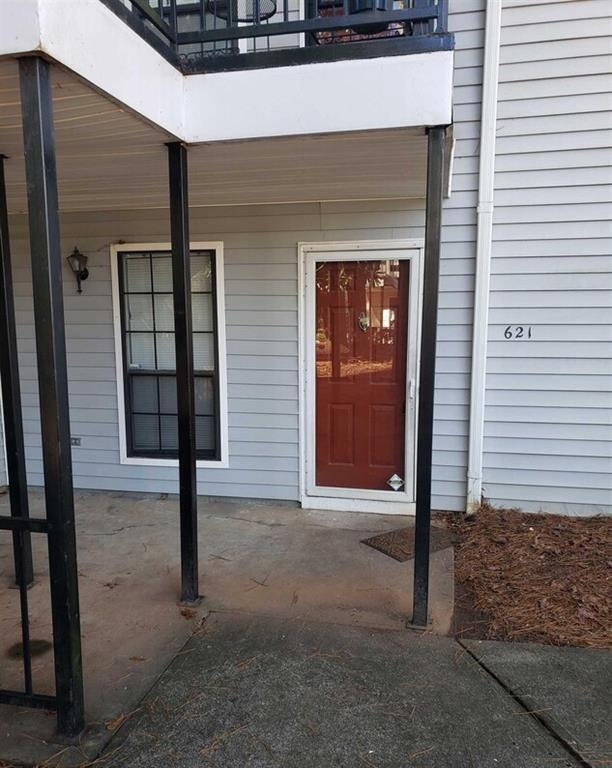 621 Windchase Ln in Stone Mountain, GA - Foto de edificio - Building Photo