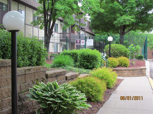 Oaks at Bentonshire in St. Cloud, MN - Building Photo - Building Photo