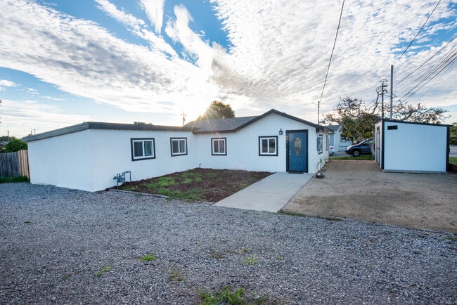 604 S 8th St in Grover Beach, CA - Foto de edificio - Building Photo