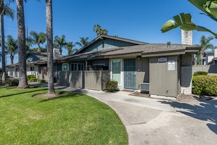 Arroyo Vista Apartments in Garden Grove, CA - Building Photo
