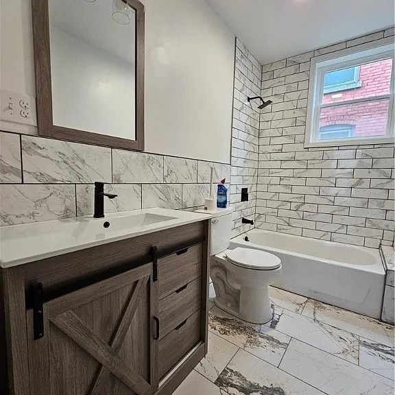 923 Rutger St, Unit Apt 1 in Utica, NY - Foto de edificio - Building Photo