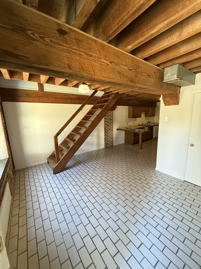 11 Spruce St, Unit B in Mountville, PA - Foto de edificio - Building Photo