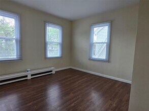 111-10 204th St in Queens, NY - Building Photo - Building Photo