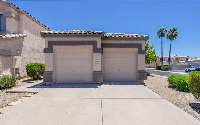 4945 W Jeremy Dr in Glendale, AZ - Building Photo