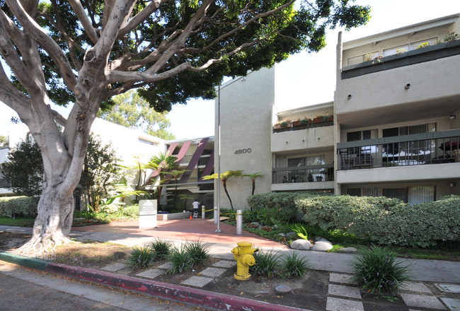 Windsor Fountains in Culver City, CA - Building Photo - Building Photo