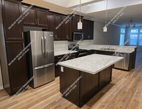 305 W Sherwood Blvd in Big Bear, CA - Building Photo - Building Photo