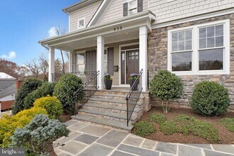 938 Dead Run Dr in McLean, VA - Building Photo - Building Photo