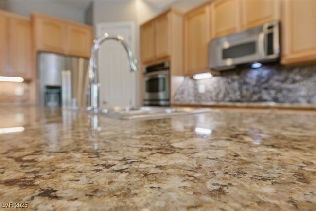 property at 916 Viscanio Pl