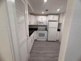 20111 NE 27th Ct, Unit K109 in Aventura, FL - Building Photo