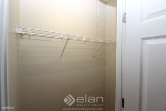 1261 W Argyle St-Unit -Apt 110 in Chicago, IL - Building Photo - Building Photo